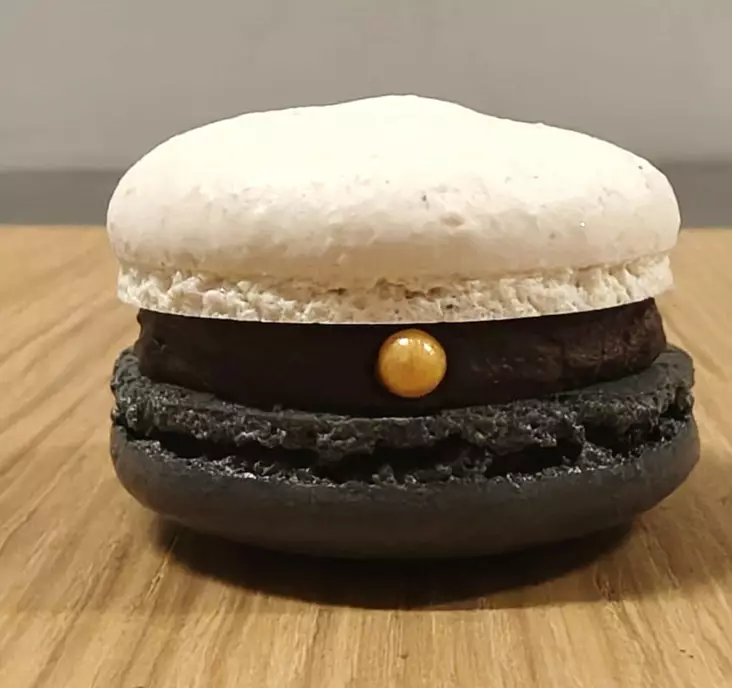 YLIOPPILASMACARON - Wienerit, Leivokset ja Piirakkapalat - 464 - 1