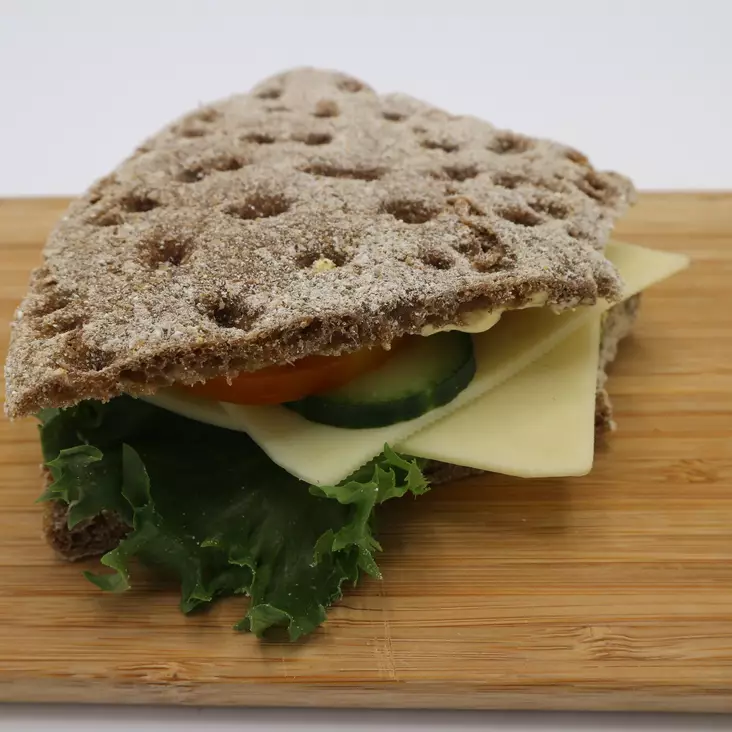 JUUSTO-RUISLEIPÄ - Täytetyt patongit ja Sämpylät - 747 - 1