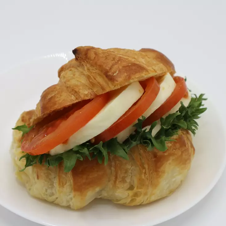 TOMAATTI-MOZZARELLACROISSANT - Täytetyt patongit ja Sämpylät - 738 - 1