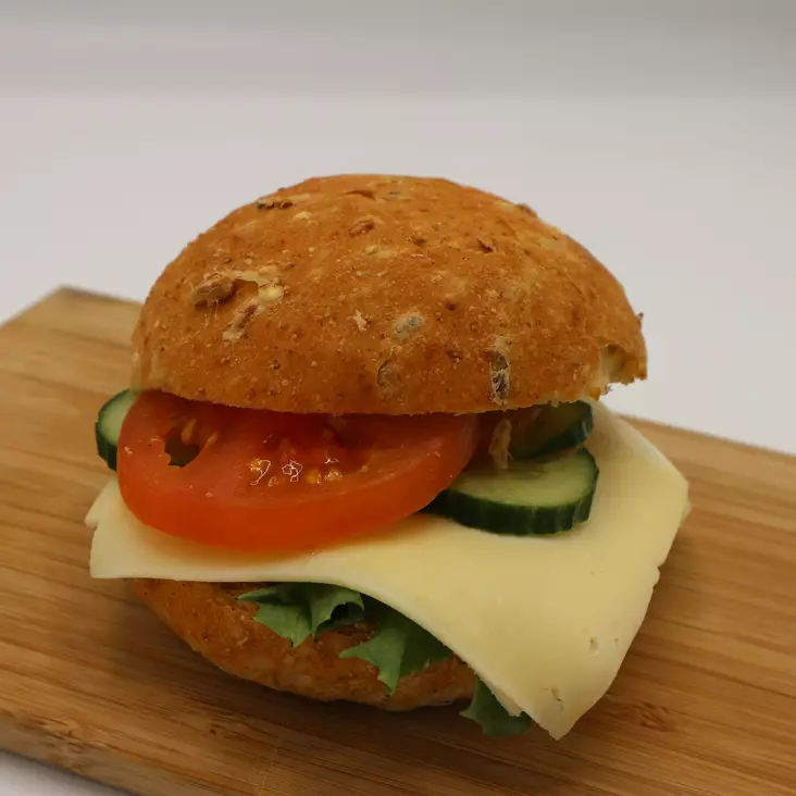 JUUSTOSÄMPYLÄ - Täytetyt patongit ja Sämpylät - 703m - 1